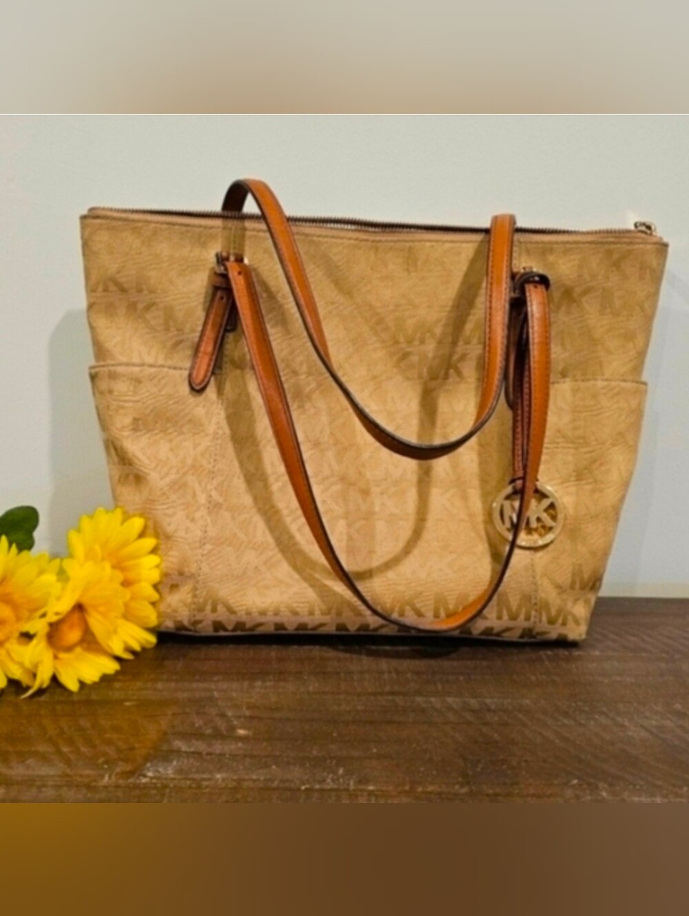 Michael Kors (Beige) Jet Set Bag